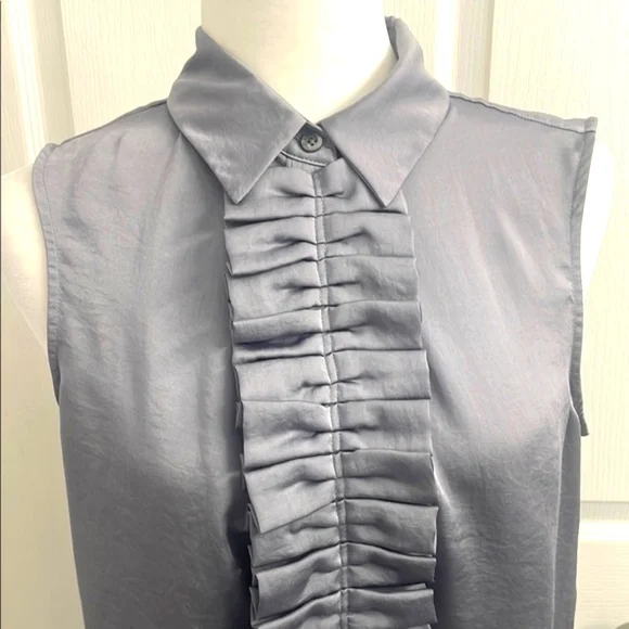 Gray Sleeveless Blouse with Pleated Front and Dress Shirt Collar Size 4 - Picture 3 of 10
